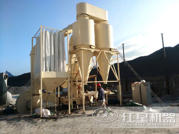 高嶺土磨粉機現(xiàn)場圖 高嶺土磨粉機現(xiàn)場圖