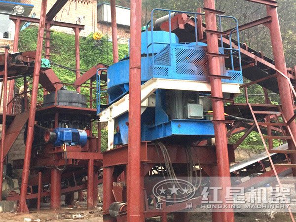 每小時產(chǎn)420t制砂機(jī)工作現(xiàn)場 每小時產(chǎn)420t制砂機(jī)工作現(xiàn)場