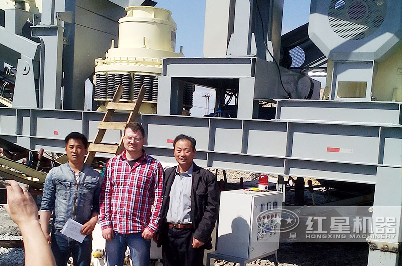 紅星為用戶提供多條移動式液壓生產線方案 紅星為用戶提供多條移動式液壓生產線方案