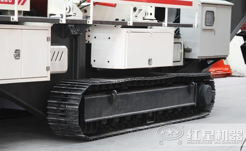 小型履帶石頭破碎機(jī)：履帶液壓驅(qū)動(dòng)，砂廠暢通無阻