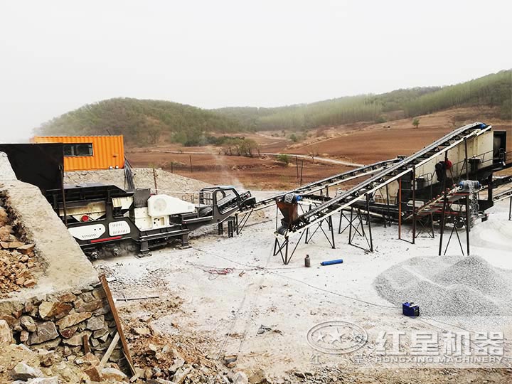 移動破碎生產線現場,時產200噸 移動破碎生產線現場,時產200噸