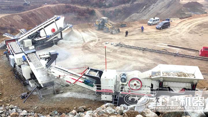 大中型履帶移動(dòng)破碎一體機(jī)工作現(xiàn)場