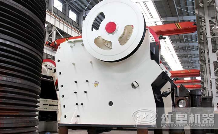 PE顎式破碎機產(chǎn)量1-2200t/h，排料口10-350mm