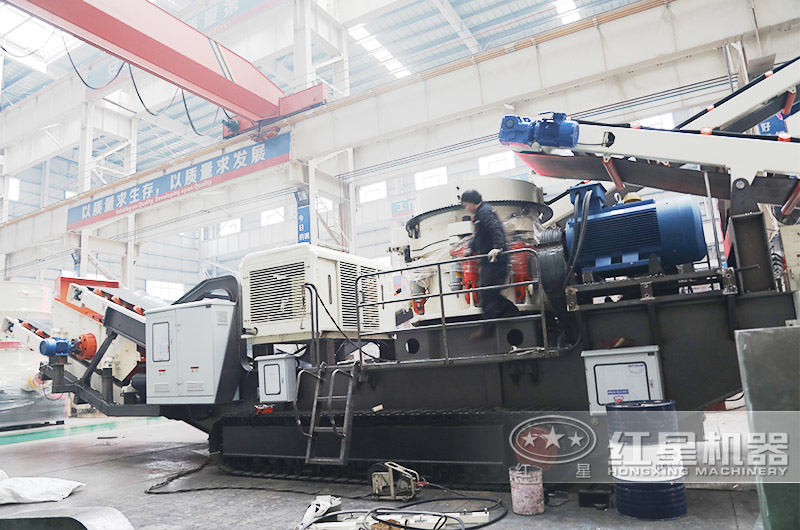 大型環(huán)保履帶移動圓錐中細碎+篩分一體機礦山粉碎機