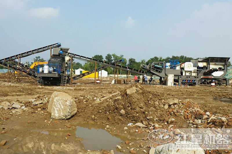 車載移動(dòng)破石機(jī)，配顎破機(jī)+反擊破