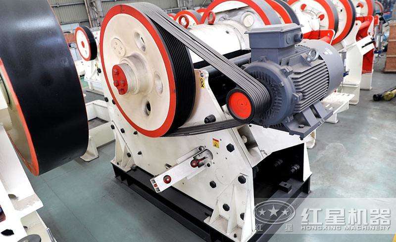 礦廠粗碎顎式破碎機(jī) 礦廠粗碎顎式破碎機(jī)