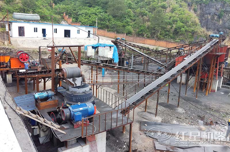 400噸碎石機生產線現場圖 400噸碎石機生產線現場圖