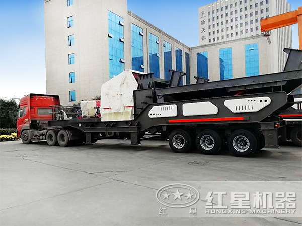 半掛車流動(dòng)磕石機(jī)直接開往客戶現(xiàn)場(chǎng) 半掛車流動(dòng)磕石機(jī)直接開往客戶現(xiàn)場(chǎng)