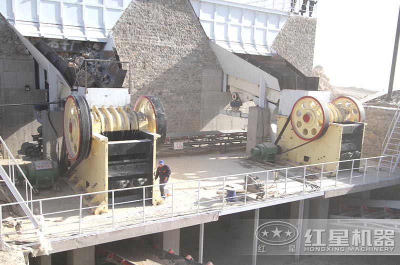 大型粉碎機生產(chǎn)現(xiàn)場圖 大型粉碎機生產(chǎn)現(xiàn)場圖