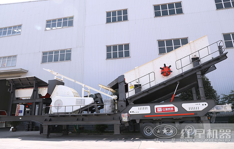 移動式大型錘式破碎機(jī) 移動式大型錘式破碎機(jī)