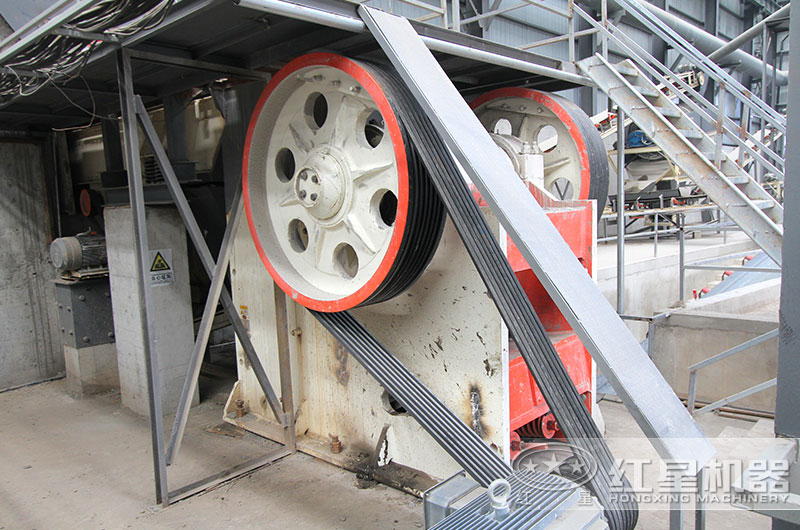 顎式破碎機工作現(xiàn)場圖片 顎式破碎機工作現(xiàn)場圖片