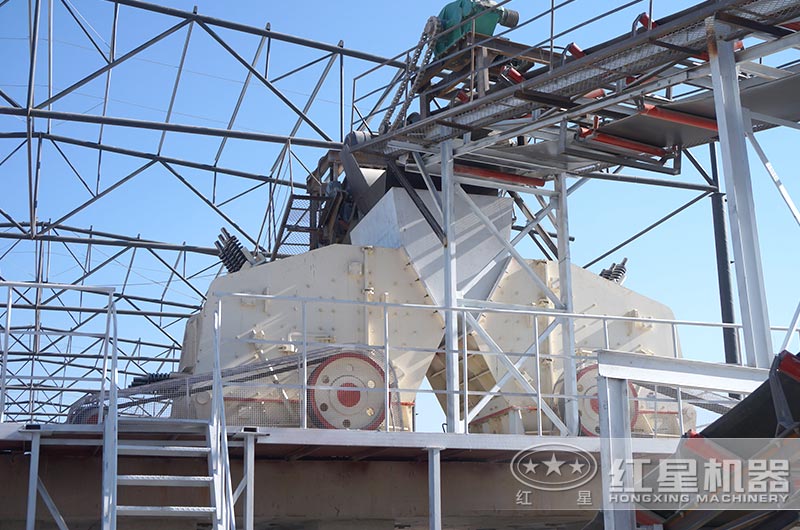 立式反擊破工作現(xiàn)場實拍圖 立式反擊破工作現(xiàn)場實拍圖