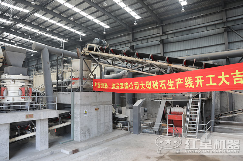 破碎石料機器作業(yè)現(xiàn)場圖片 破碎石料機器作業(yè)現(xiàn)場圖片