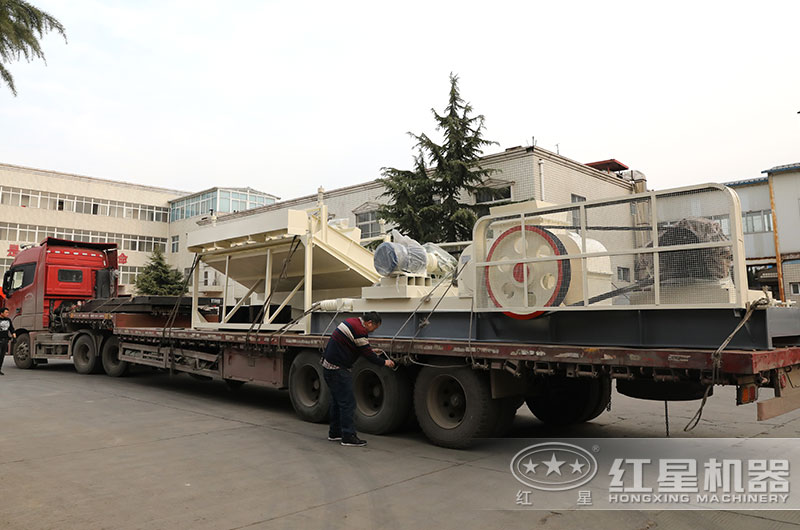 對(duì)輥機(jī)設(shè)備現(xiàn)貨發(fā)往客戶現(xiàn)場(chǎng) 對(duì)輥機(jī)設(shè)備現(xiàn)貨發(fā)往客戶現(xiàn)場(chǎng)