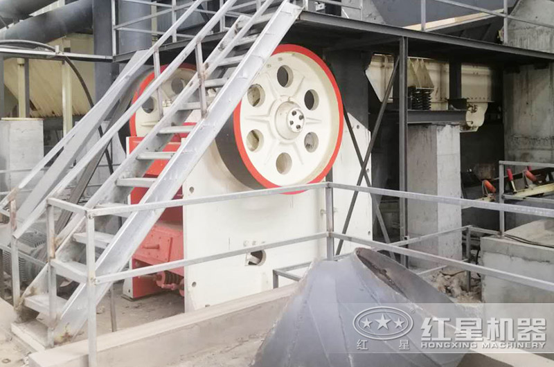 顎式破碎機工作現場圖片 顎式破碎機工作現場圖片