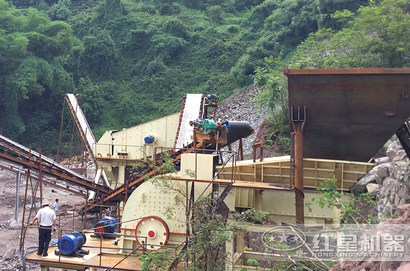 錘式破碎機(jī)工作現(xiàn)場(chǎng)圖片 錘式破碎機(jī)工作現(xiàn)場(chǎng)圖片