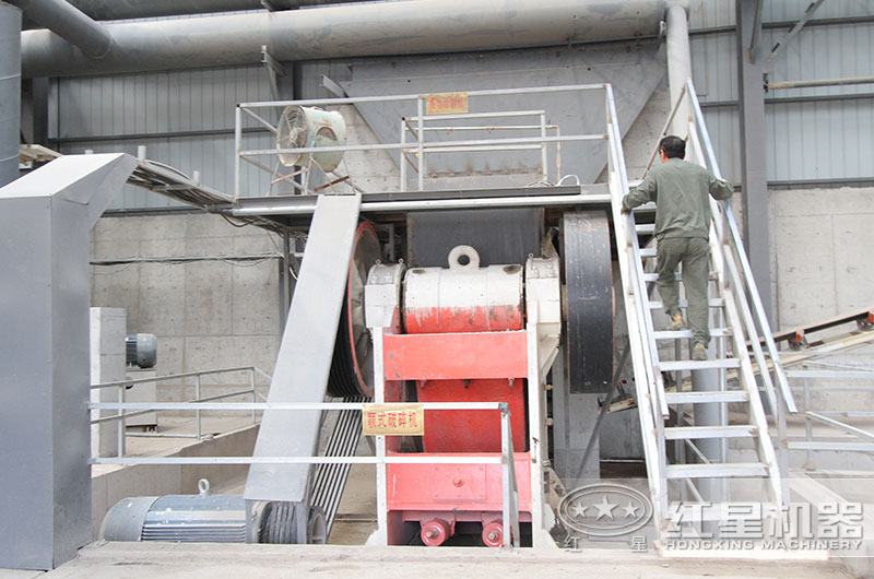 顎式破碎機工作現場實拍圖 顎式破碎機工作現場實拍圖