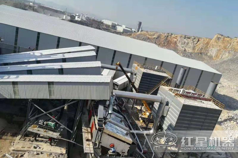 密封式石灰?guī)r破碎生產(chǎn)線現(xiàn)場(chǎng) 密封式石灰?guī)r破碎生產(chǎn)線現(xiàn)場(chǎng)