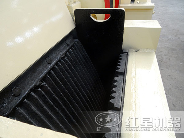 46顎式破碎機(jī)進(jìn)料口 46顎式破碎機(jī)進(jìn)料口