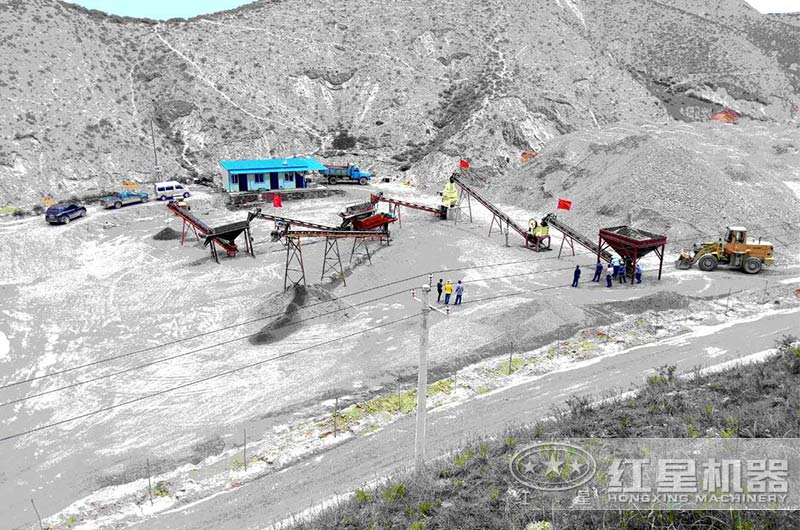 山石制砂加工現(xiàn)場(chǎng) 山石制砂加工現(xiàn)場(chǎng)