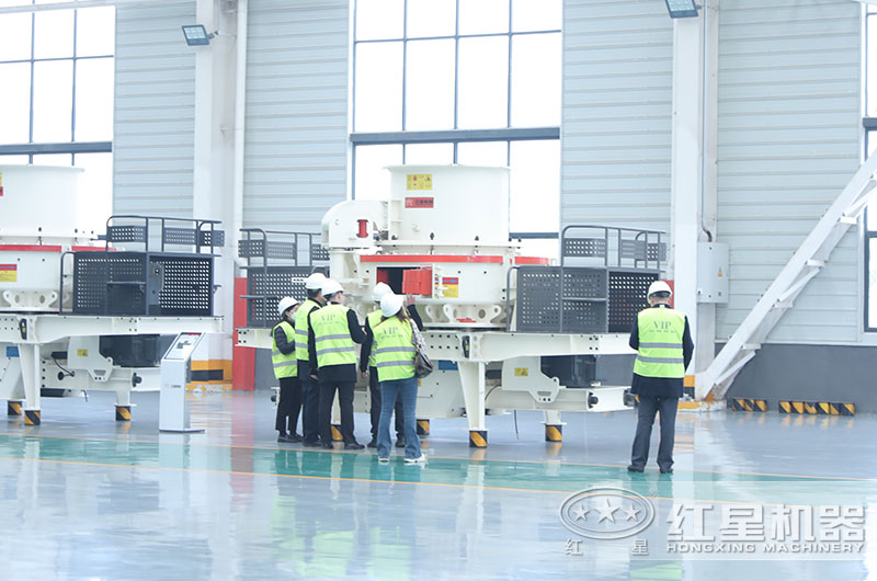 客戶(hù)來(lái)廠(chǎng)考察制砂設(shè)備 客戶(hù)來(lái)廠(chǎng)考察制砂設(shè)備