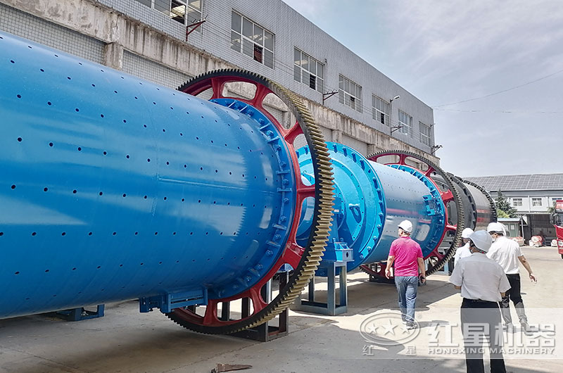 客戶來(lái)廠考察球磨機(jī)設(shè)備 客戶來(lái)廠考察球磨機(jī)設(shè)備