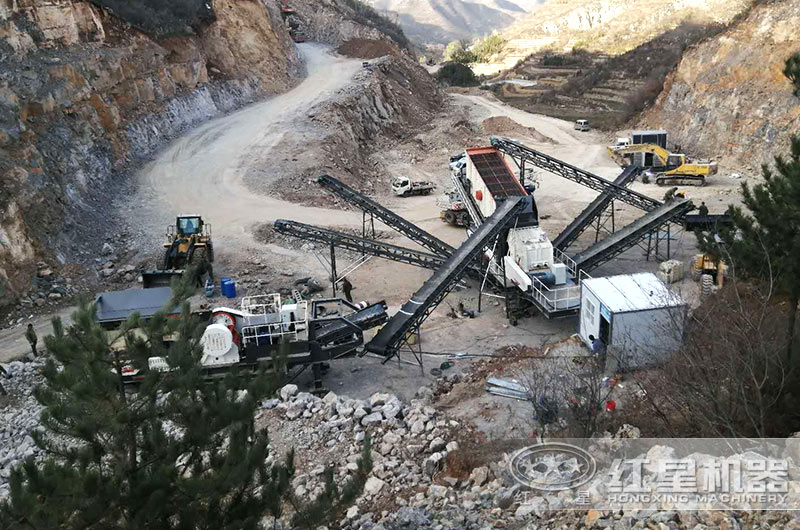 移動(dòng)破碎機(jī)生產(chǎn)現(xiàn)場(chǎng) 移動(dòng)破碎機(jī)生產(chǎn)現(xiàn)場(chǎng)