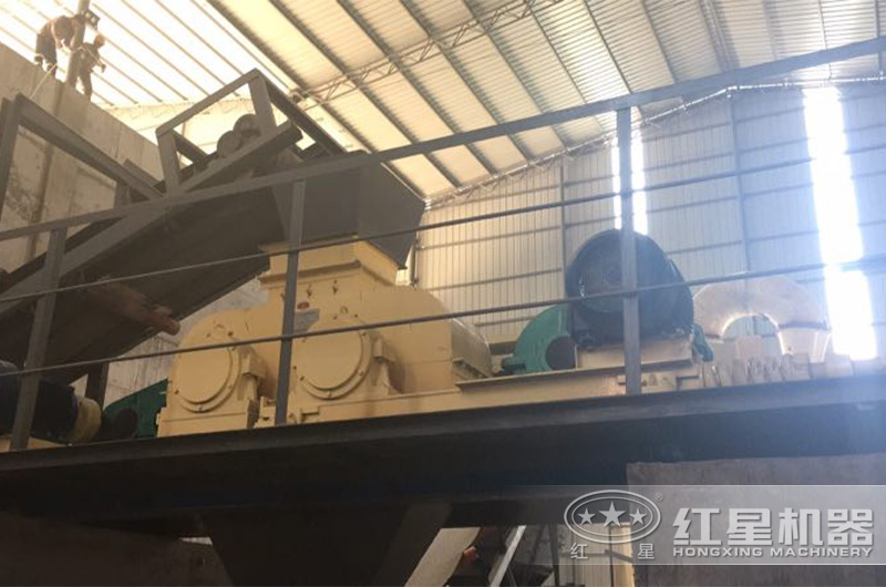 對輥式制砂機作業現場 對輥式制砂機作業現場